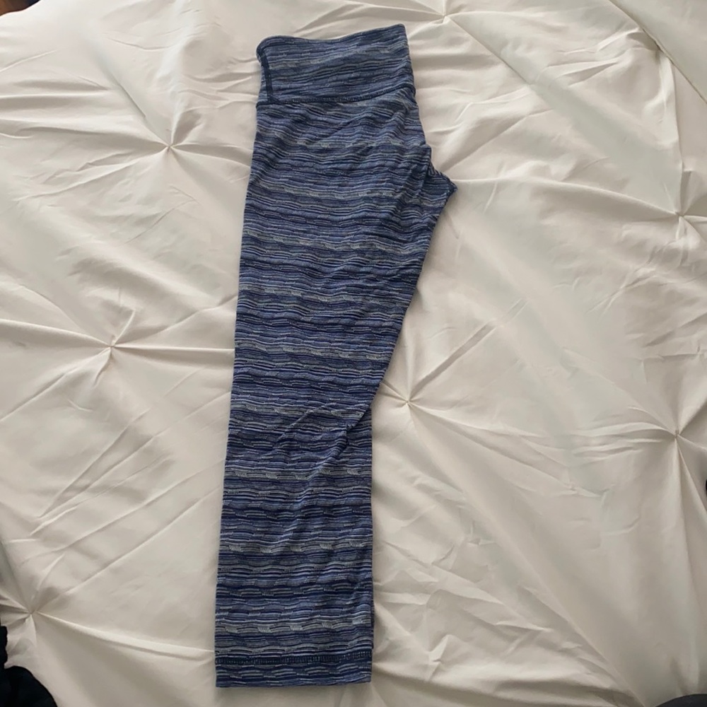 Lululemon wunder under size 6 blue stripe